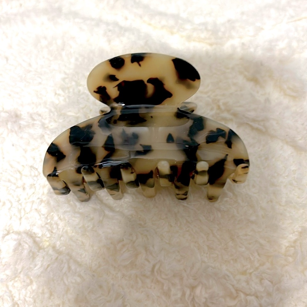 NWOT J.Crew Tortoise Medium Hair Claw